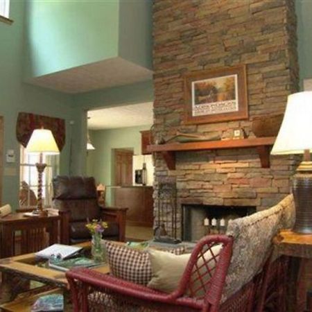 Long Mountain Lodge Bed & Breakfast Dahlonega Exterior photo