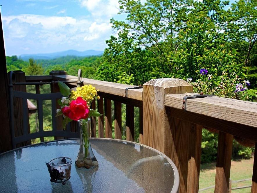 Long Mountain Lodge Bed & Breakfast Dahlonega Exterior photo