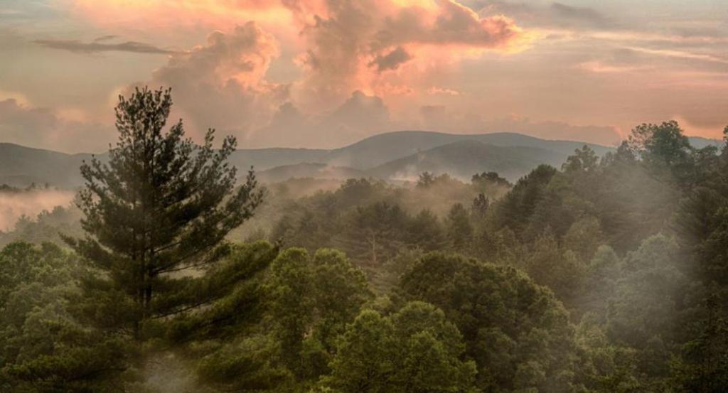 Long Mountain Lodge Bed & Breakfast Dahlonega Exterior photo
