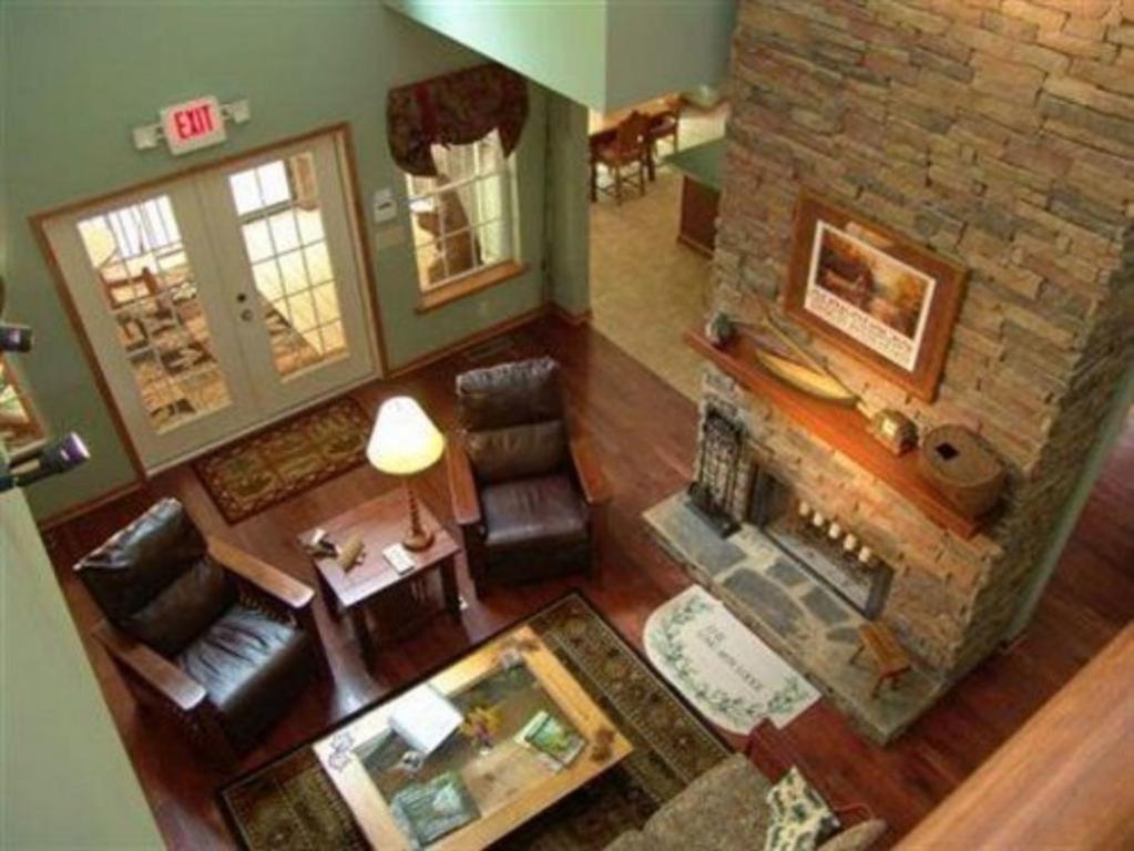 Long Mountain Lodge Bed & Breakfast Dahlonega Exterior photo