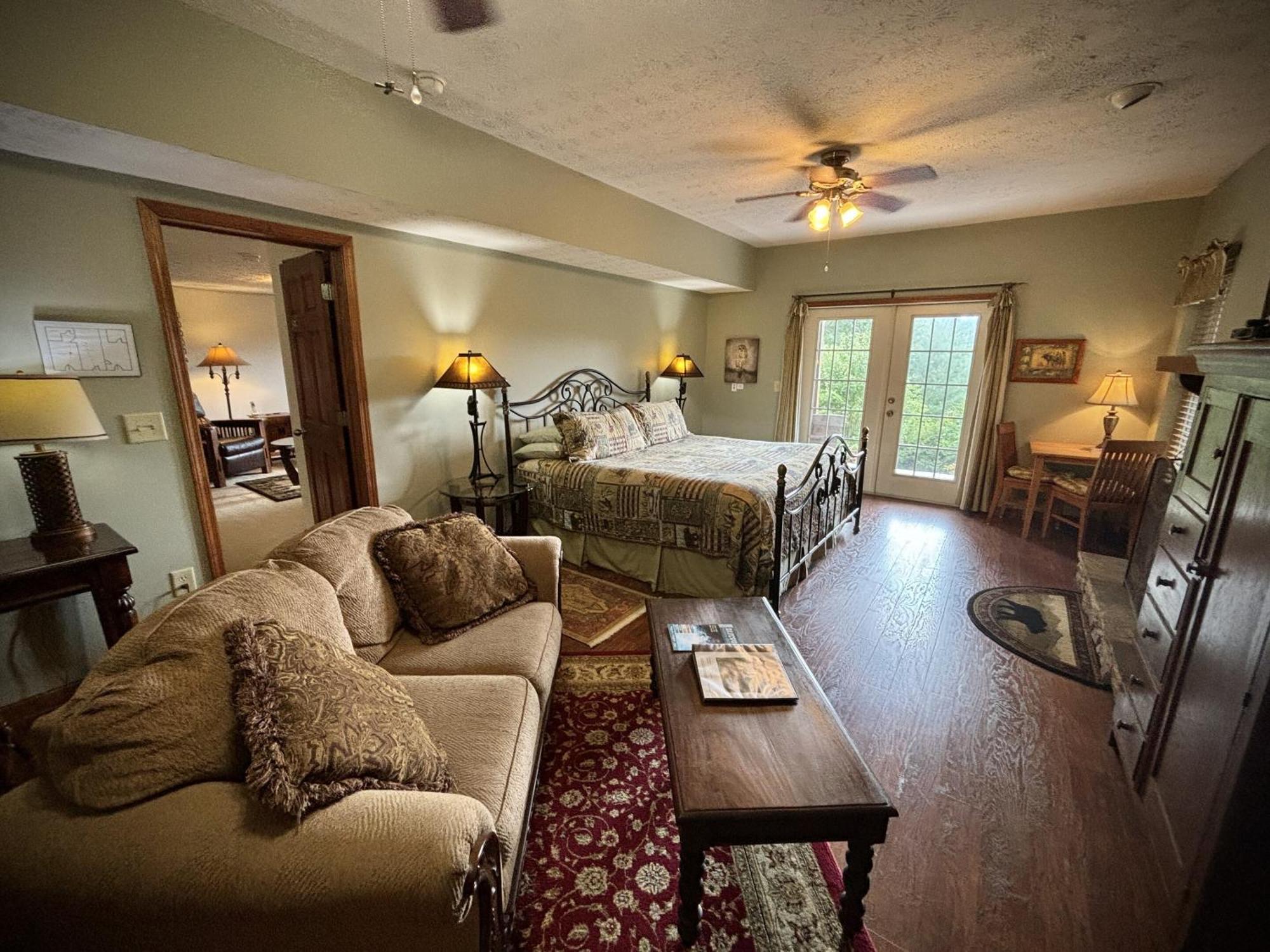 Long Mountain Lodge Bed & Breakfast Dahlonega Exterior photo