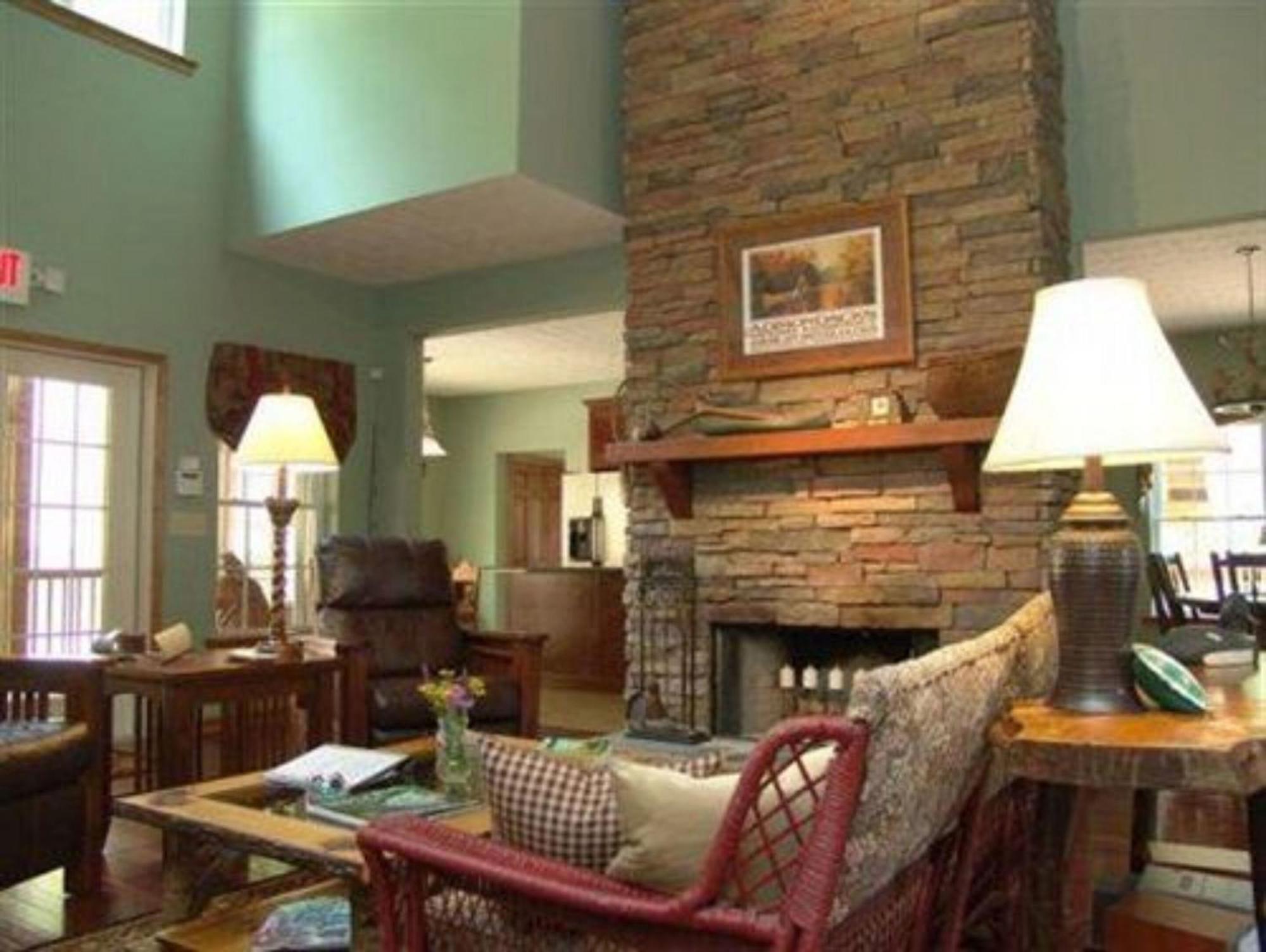 Long Mountain Lodge Bed & Breakfast Dahlonega Exterior photo