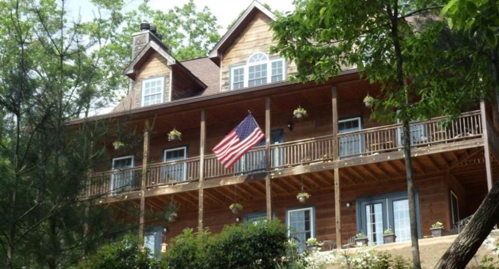 Long Mountain Lodge Bed & Breakfast Dahlonega Exterior photo