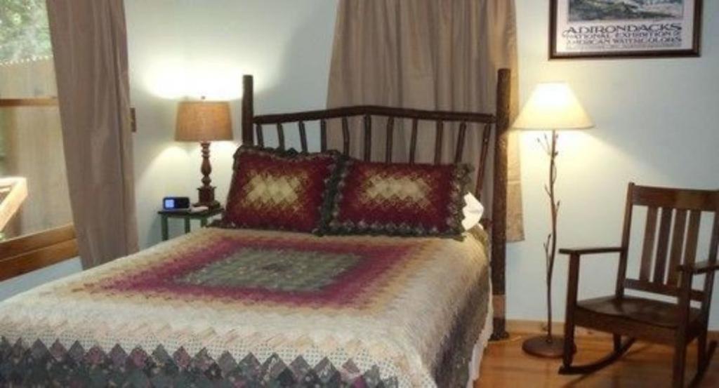 Long Mountain Lodge Bed & Breakfast Dahlonega Exterior photo