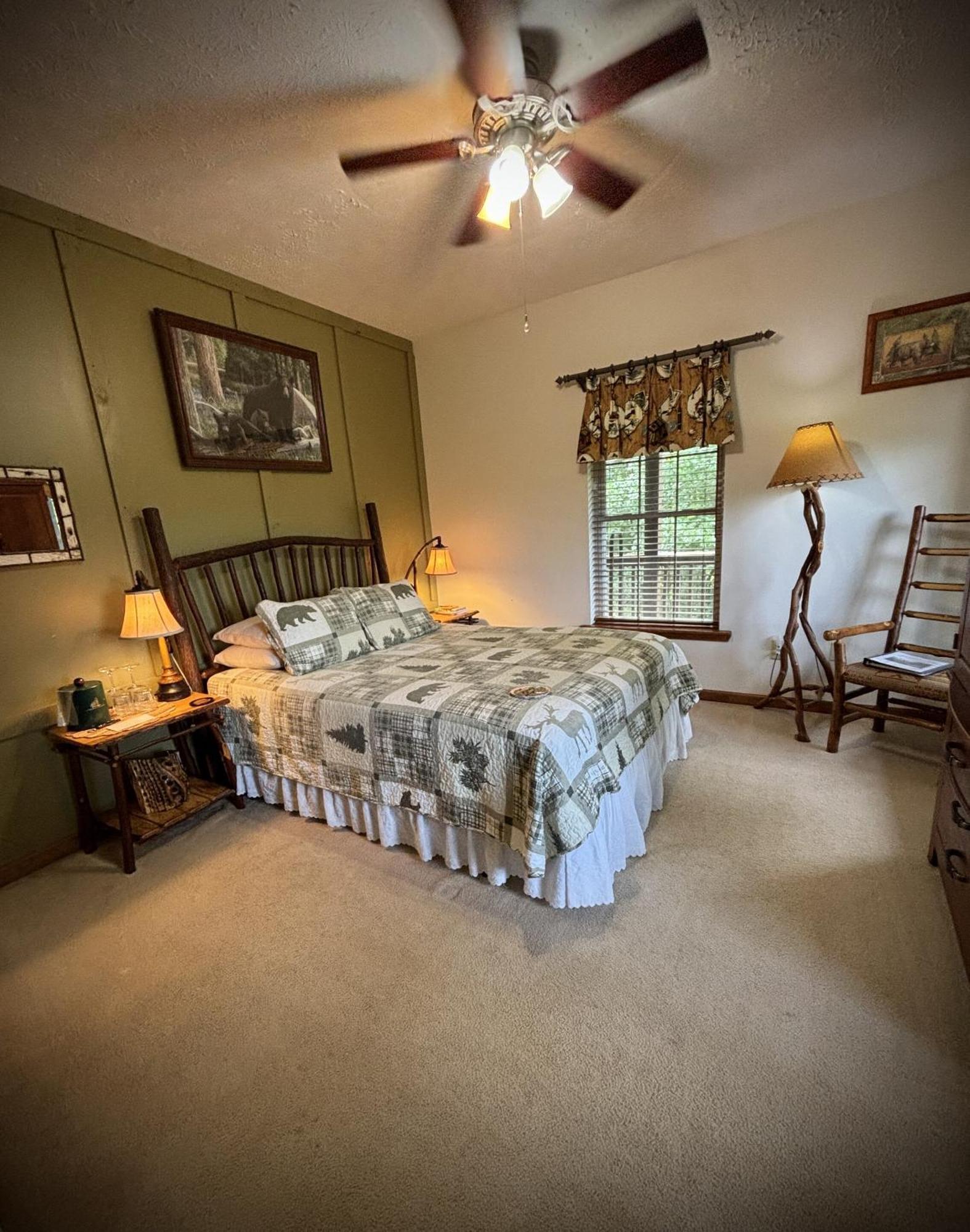 Long Mountain Lodge Bed & Breakfast Dahlonega Exterior photo