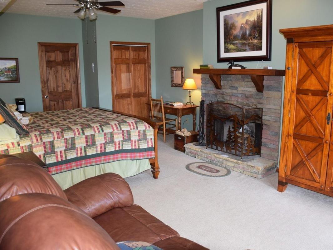 Long Mountain Lodge Bed & Breakfast Dahlonega Room photo