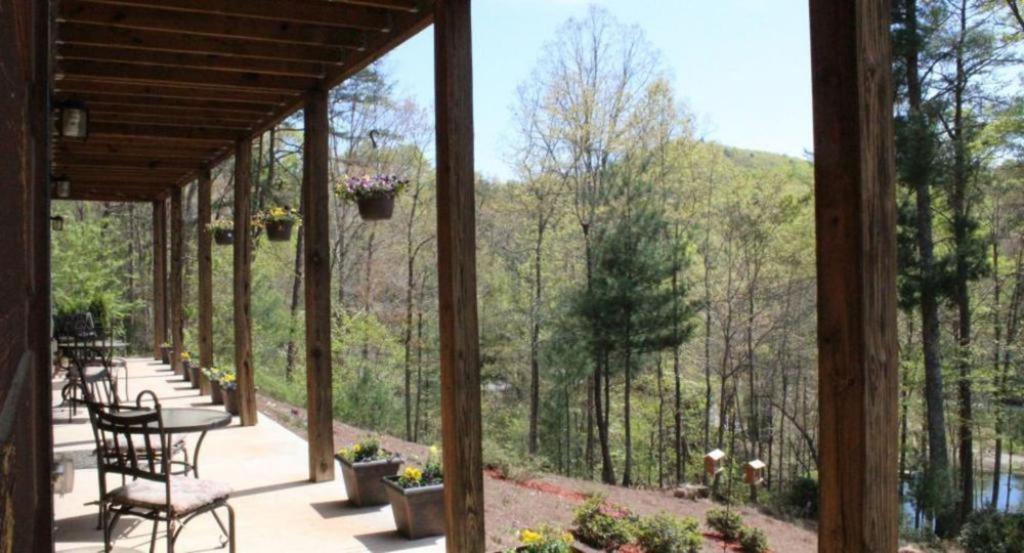 Long Mountain Lodge Bed & Breakfast Dahlonega Exterior photo