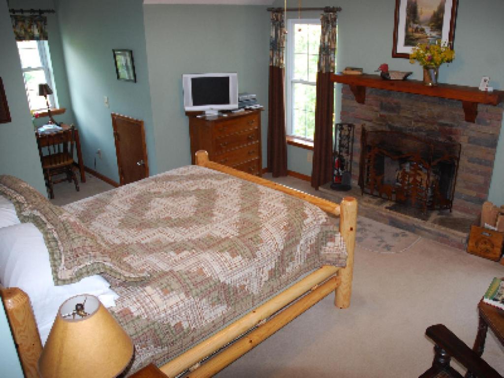 Long Mountain Lodge Bed & Breakfast Dahlonega Room photo
