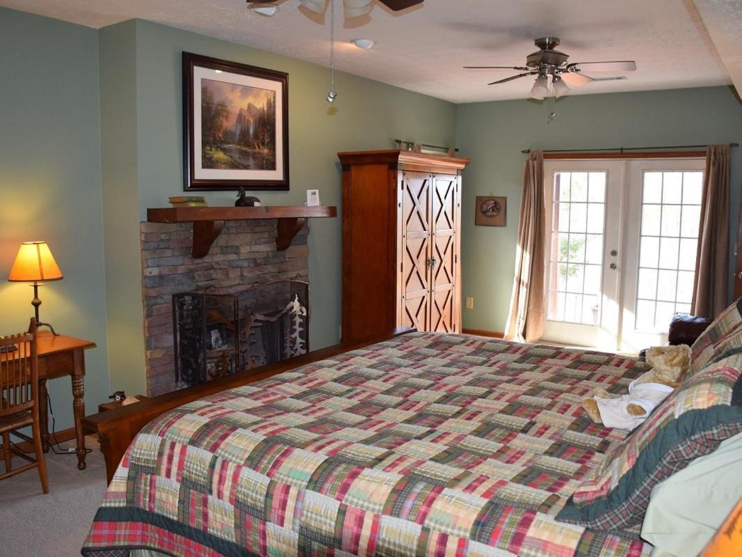 Long Mountain Lodge Bed & Breakfast Dahlonega Room photo